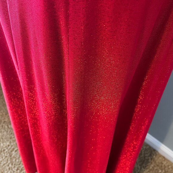 Red gown, size 5-6 - Picture 4 of 8